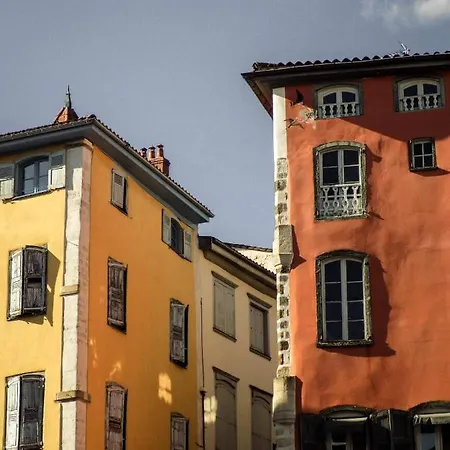 Maison Au Loup - Chambre D'Hotes Dans Un Superbe Ancien Hotel Particulier Du Xvie Siecle Au Coeur De La Vieille Ville Du Puy Bed & Breakfast 3*