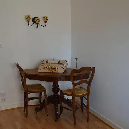 Bed & Breakfast Maison Au Loup - Chambre D'Hotes Dans Un Superbe Ancien Hotel Particulier Du Xvie Siecle Au Coeur De La Vieille Ville Du Puy Le Puy-en-Velay