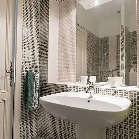 Maison Au Loup - Superbe Ancien Particulier Du Xvie Siecle Au Coeur De La Vieille Du Puy Bed & Breakfast