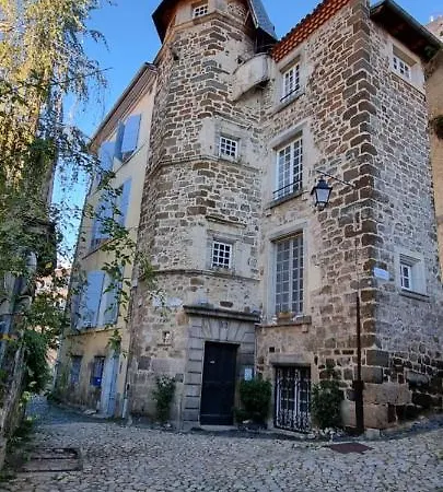 Maison Au Loup - Chambre D'Hotes Dans Un Superbe Ancien Hotel Particulier Du Xvie Siecle Au Coeur De La Vieille Ville Du Puy