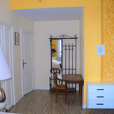 Bed & Breakfast Maison Au Loup - Chambre D'Hotes Dans Un Superbe Ancien Hotel Particulier Du Xvie Siecle Au Coeur De La Vieille Ville Du Puy 3*