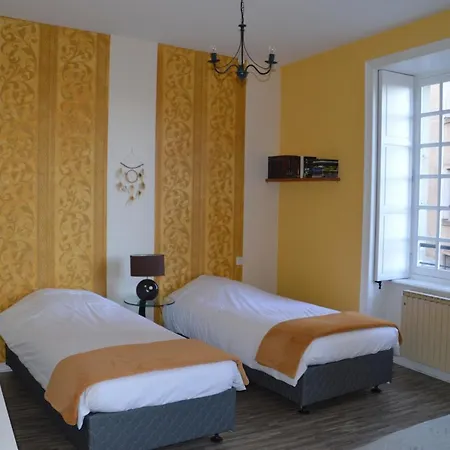 Bed & Breakfast Maison Au Loup - Chambre D'Hotes Dans Un Superbe Ancien Hotel Particulier Du Xvie Siecle Au Coeur De La Vieille Ville Du Puy 3*
