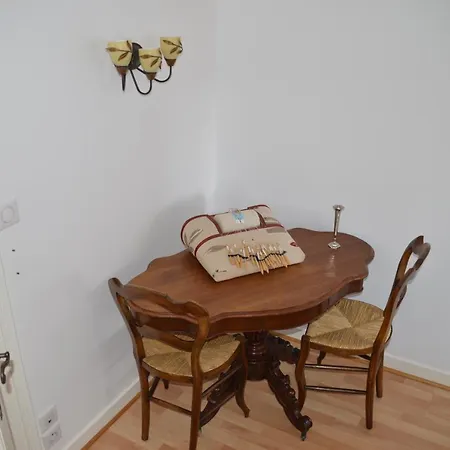 Maison Au Loup - Chambre D'Hotes Dans Un Superbe Ancien Hotel Particulier Du Xvie Siecle Au Coeur De La Vieille Ville Du Puy 3* Le Puy-en-Velay