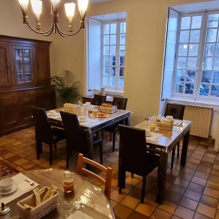 Maison Au Loup - Chambre D'Hotes Dans Un Superbe Ancien Hotel Particulier Du Xvie Siecle Au Coeur De La Vieille Ville Du Puy Bed & Breakfast Le Puy-en-Velay