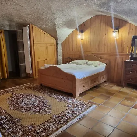 Bed & Breakfast Maison Au Loup - Chambre D'Hotes Dans Un Superbe Ancien Hotel Particulier Du Xvie Siecle Au Coeur De La Vieille Ville Du Puy