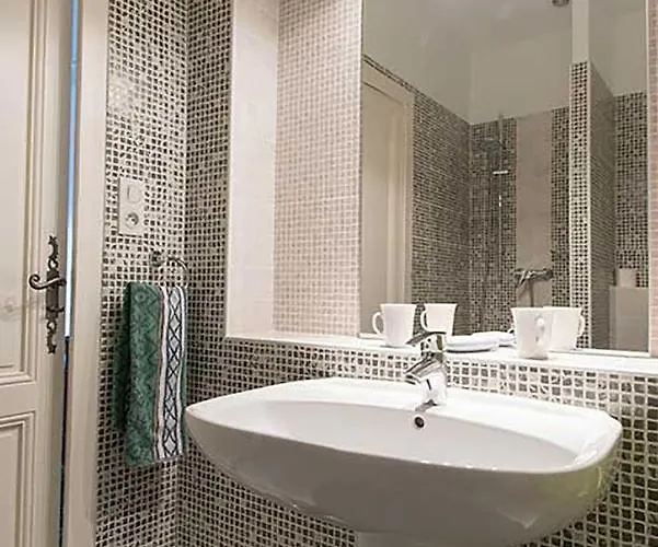 Maison Au Loup: 16th Century In Old Town Bed & Breakfast