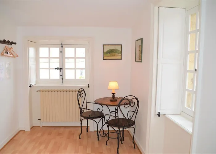 Maison Au Loup - Superbe Ancien Particulier Du Xvie Siecle Au Coeur De La Vieille Du Puy Bed and Breakfast 3*