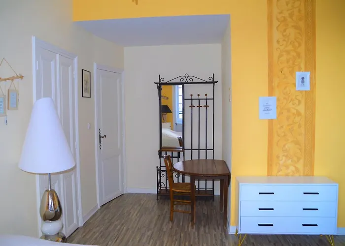 Bed & Breakfast Maison Au Loup: 16th Century In Old Town 4*