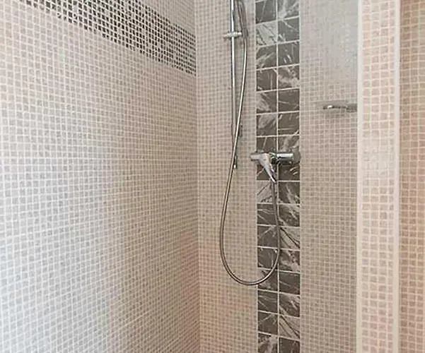 Maison Au Loup: 16th Century In Old Town Bed & Breakfast 4*