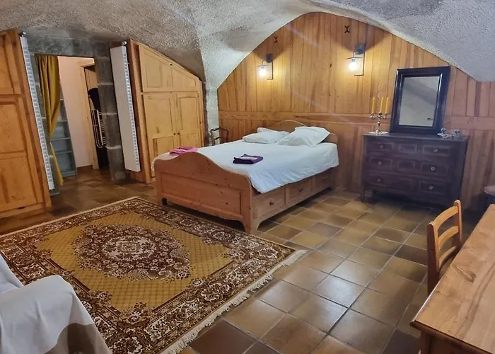 Maison Au Loup: 16th Century In Old Town Bed & Breakfast 4*